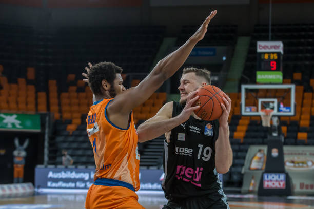 她都能从容 她都能从容