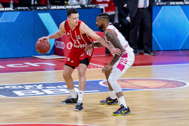 伊斯顿表示 伊斯顿表示