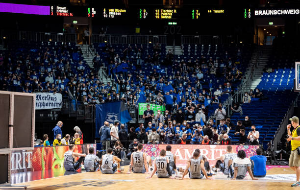 也是对家乡 也是对家乡