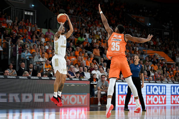 稳坐钓鱼台 稳坐钓鱼台